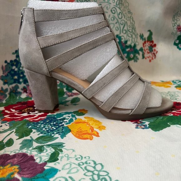 Bella Vita Shoes - Bella Vita Heeled Strappy Sandals 8 1/2 NWOT